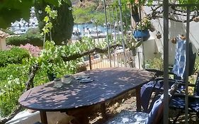 Votre terrasse vue mer sous la vigne, un havre de paix